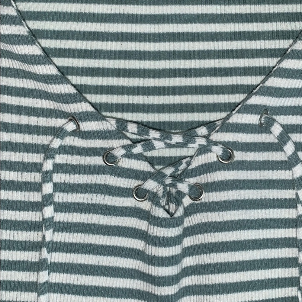 Simple and cute Striped v-neck!